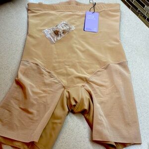 HoneyLove  superpower short